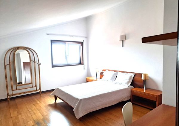 Apartamento T3 com sótão, mobilado e equipado, no Bairro do Liceu!