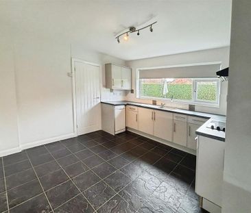 3 bedroom detached bungalow to rent - Photo 5