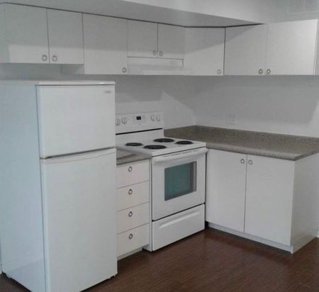 For Lease - 75 Maffey Crescent, Richmond Hill, Ontario - Photo 2