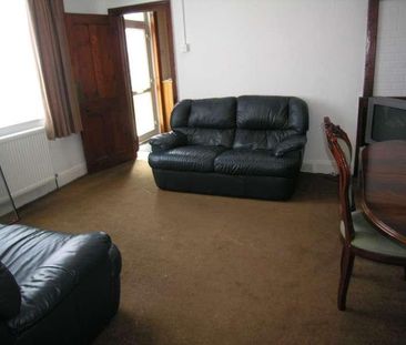 Bedroom Detached House In Charminster, BH9 - Photo 2