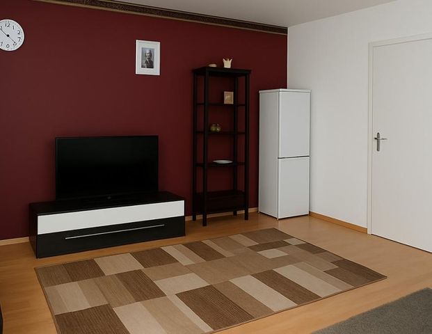 Einzelperson gesucht: Ich biete ein möbliertes Zimmer zur Untermiete in meiner 3-Zimmer-Wohnung. Garten mit Terrasse, hochwertige Möblierung und zentrale Lage in München - Foto 1