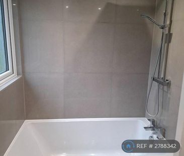 3 bedroom end of terrace house to rent - Photo 6