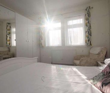 Fulford Grove, South Oxhey, WD19 - Photo 2