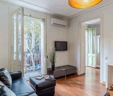 Beautiful apartment in Barcelona with views of Las Ramblas - Photo 5