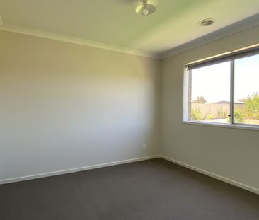 47 Malmsbury Cresent, KIALLA VIC 3631 - Photo 4