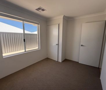 Beachside Living - 4 Bed, 2 Bath, 2 Car Garage - Photo 1