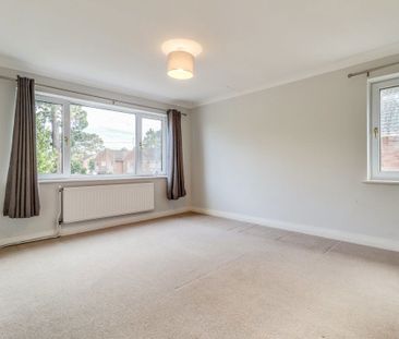 A 4 Bedroom House in Leckhampton GL53 7DB - Photo 4