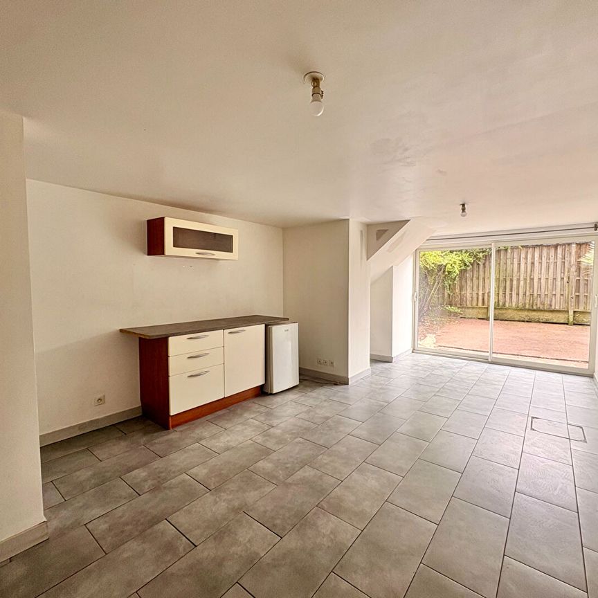 A LOUER - T3 RENOVE AVEC SON PETIT JARDIN AU CALME DE PROCE - Photo 1