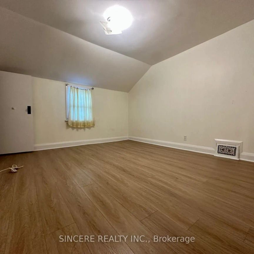 62 Finch Avenue E - Photo 1