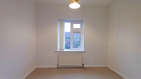 Lonsdale Avenue, Doncaster - Photo 5