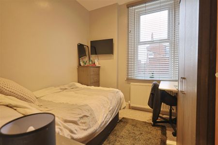 3 bedroom Student Flat to rent in Bayswater Road, Jesmond - Photo 2