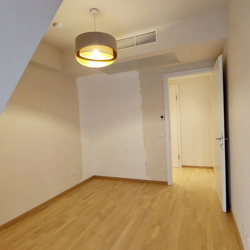 Perfekte Kombination aus Altbauflair und modernstem Wohnen im Herzen von Wien - Photo 1