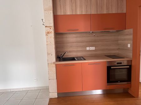 Location Appartement 2 pièces 38m² ANGOULEME 16000 - Photo 2