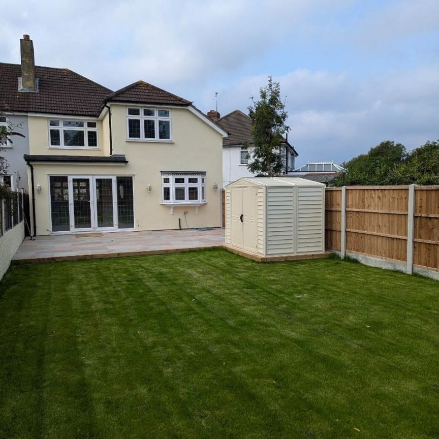 Chestnut Close, Hornchurch - Photo 1