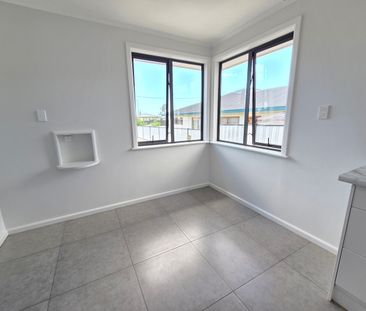Tidy 3 Bedroom home in Whakatane CBD - Photo 3