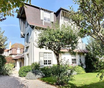 Deauville, Triangle d'or, proche de la plage, très belle propriété normande avec jardin - Photo 1