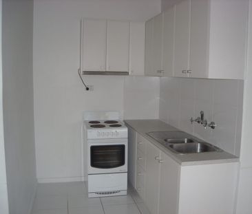 Great Location 2nd Floor Apartment - Photo 4