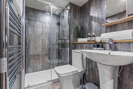 3 bedroom flat to rent - Photo 4