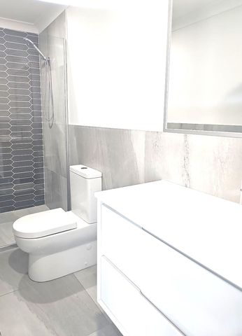 3 BED 2BATH TOWNHOUSE WITH FULLY DUCTED AIR-LAWNED BACKYARD OVERLOOKING PARK - Photo 4