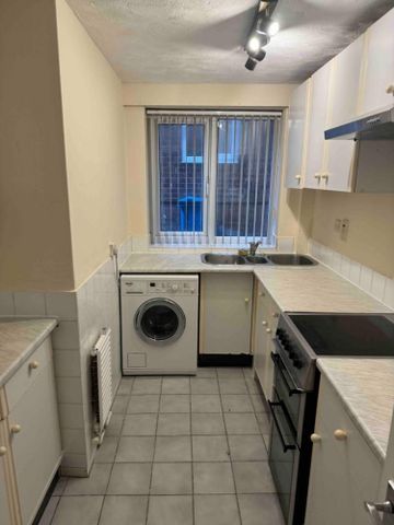 1 bedroom Flat To Let - Photo 3