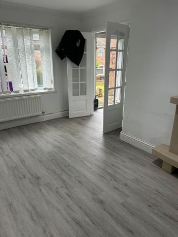 3 bedroom semi-detached house to rent - Photo 2