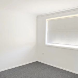 Family-Friendly 3-Bedroom Townhouse - Photo 2