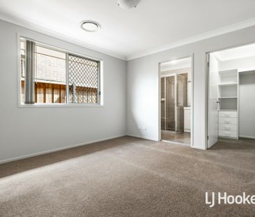 Beautiful 4 Bedroom Home - Fantastic Location! - Photo 3