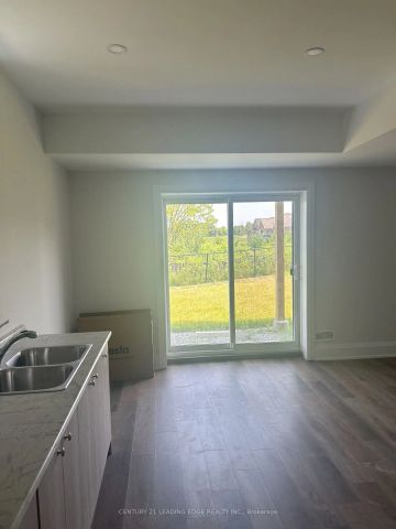 Detached Home For Lease | N9247650 - Photo 5