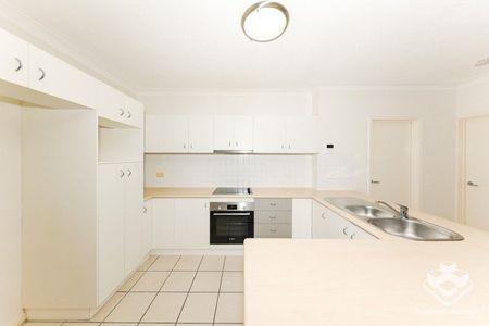 CONTEMPORARY APARTMENT WITH STUDY NOOK - LIVING IN THE HEART OF ASHGROVE - Photo 3