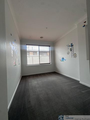 Anyone like soccer or athletics? - Photo 5