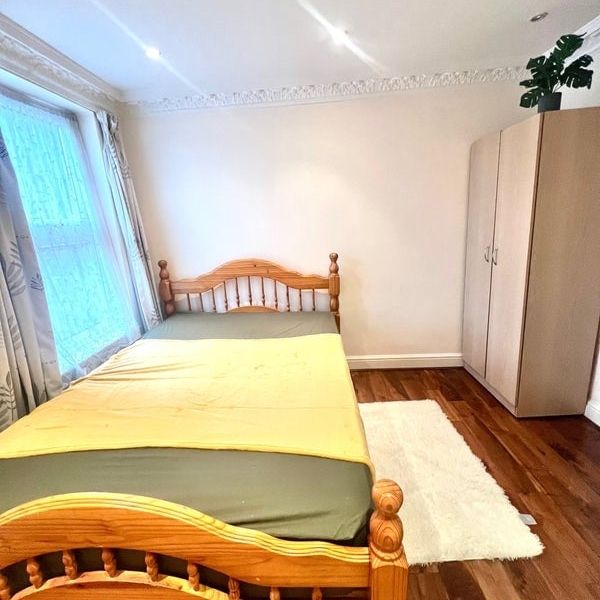Room in a Shared Flat, Woolwich Road, SE10 - Photo 1