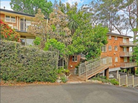 BEAUTIFULLY RENOVATED ONE BEDROOM - set off Pacific Highway lovely and quiet. - Photo 4