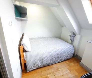 Green Penthouse, Lustrous House , Green Street Room 1 - Photo 2
