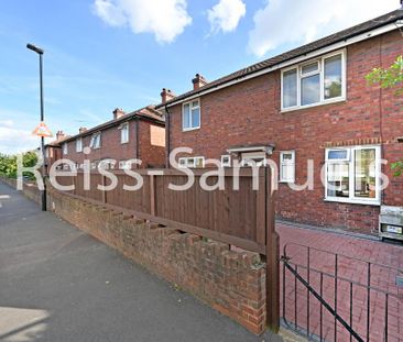 4 bedroom end of terrace house to rent - Photo 2