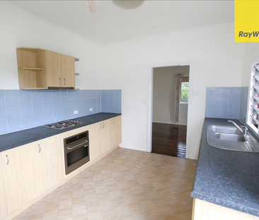 Charming family home - Photo 2