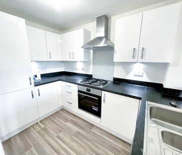 4 bedroom semi-detached house to rent - Photo 5