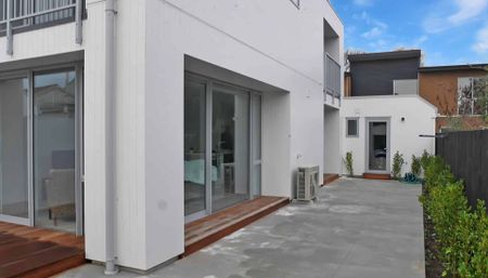 ST ALBANS - MODERN 2 BEDROOM, 2 X BATHROOM TOWNHOUSE, SINGLE GARAGE - Photo 4