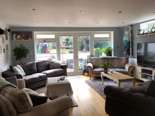 4 bedroom semi-detached house to rent - Photo 1