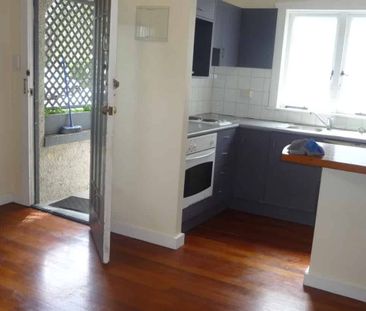 GRAFTON one bedroom Art Deco Apartment - Photo 5