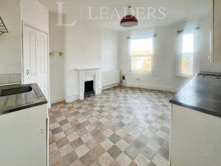 3 bedroom apartment to rent New Pier Street, Walton on the Naze, CO14 - Photo 5