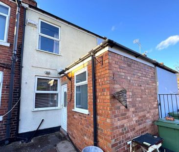 2 bedroom terraced house to rent - Photo 2