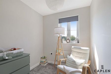 4 bedroom semi-detached house to rent - Photo 5