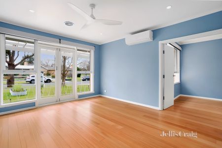 3 Bed, 1 Bath - Photo 2