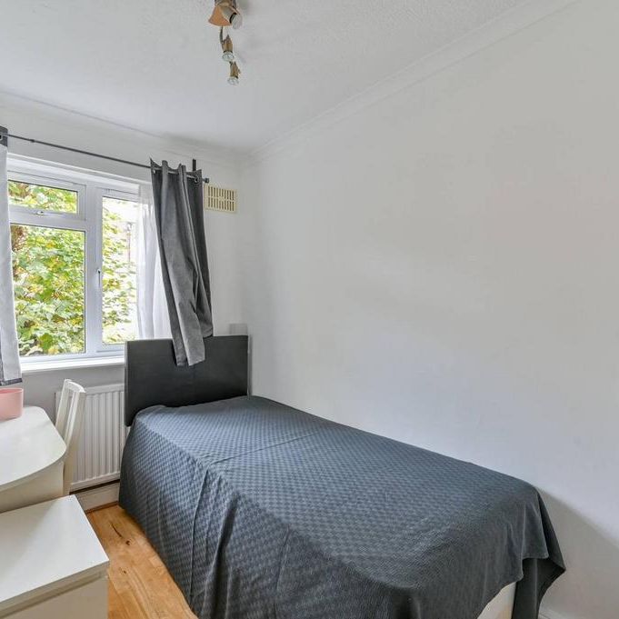 3 bedroom flat to rent - Photo 1