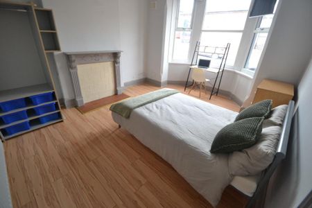 5 bedroom semi-detached house to rent - Photo 2