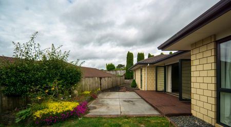 Four bedroom family home in sought after location - Photo 3