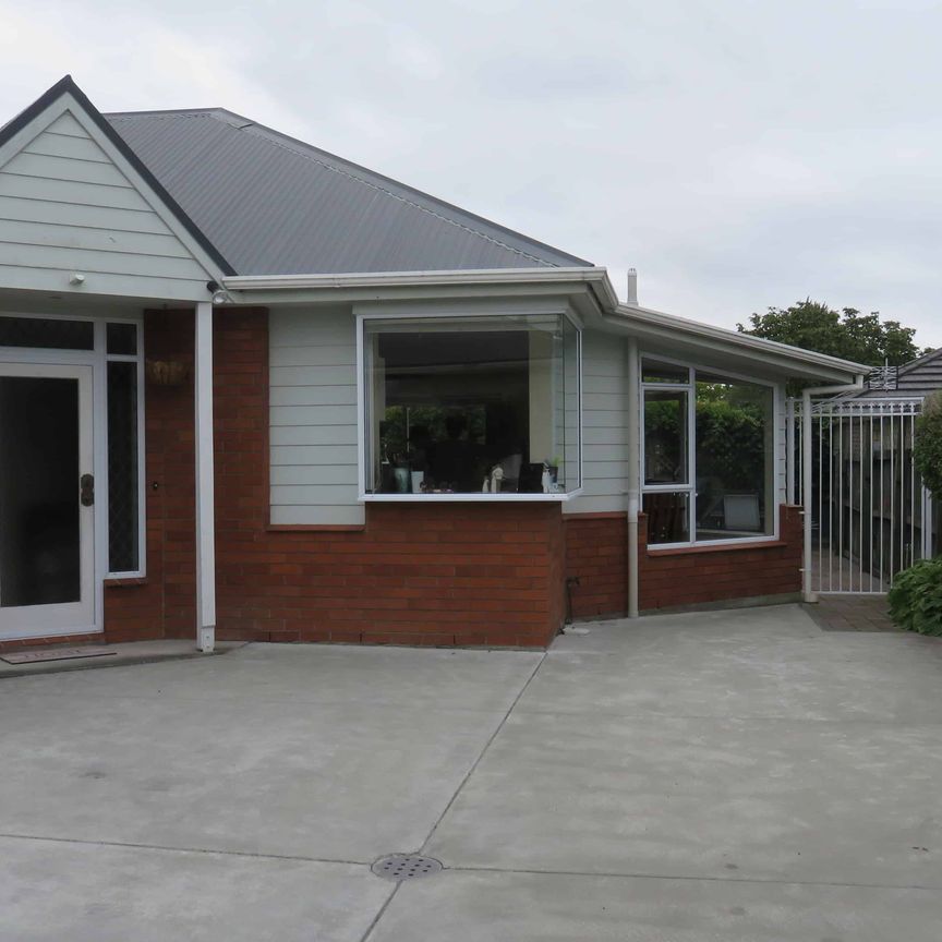 Delightful Two-Bedroom Standalone Townhouse - Photo 1