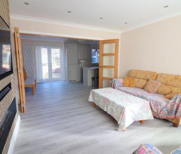 3 bedroom end of terrace house to rent - Photo 4