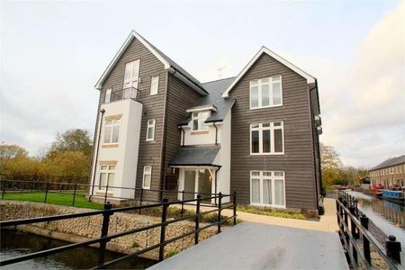 Island Apartments, Royal Quay, Harefield, UB9 - Photo 5