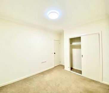 Stunning 4-Bedroom Home for Rent in Tarneit prime location - Photo 3